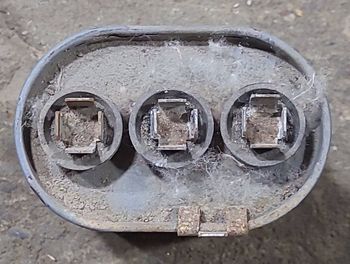 Buy Used Dometic Air Conditioner Capacitor 3100248.370 Online Young