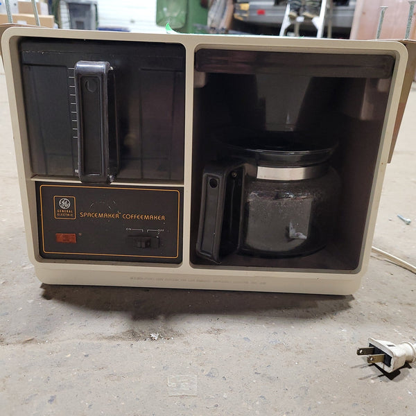 http://youngfartsrvparts.com/cdn/shop/products/used-vintage-ge-general-electric-b2sdc-1-spacemaker-under-cabinet-coffee-maker-has-mounting-268377_grande.jpg?v=1654062715