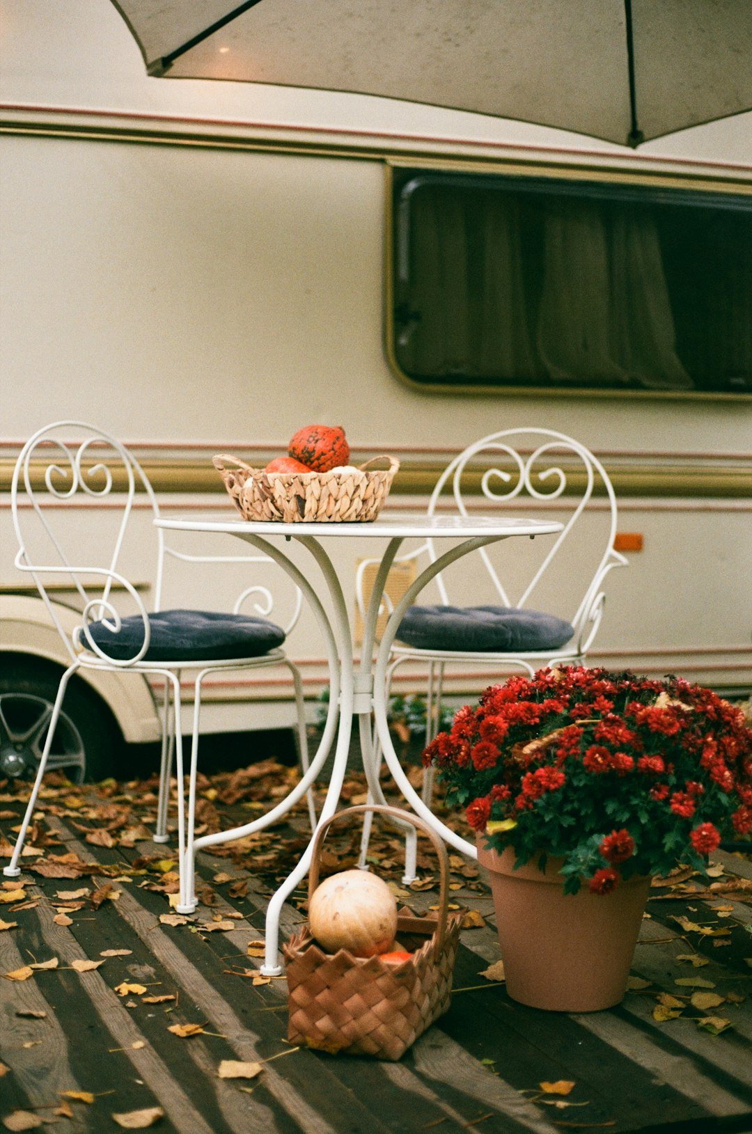 RV Storage Facility Etiquette: Do's and Don'ts - Young Farts RV Parts