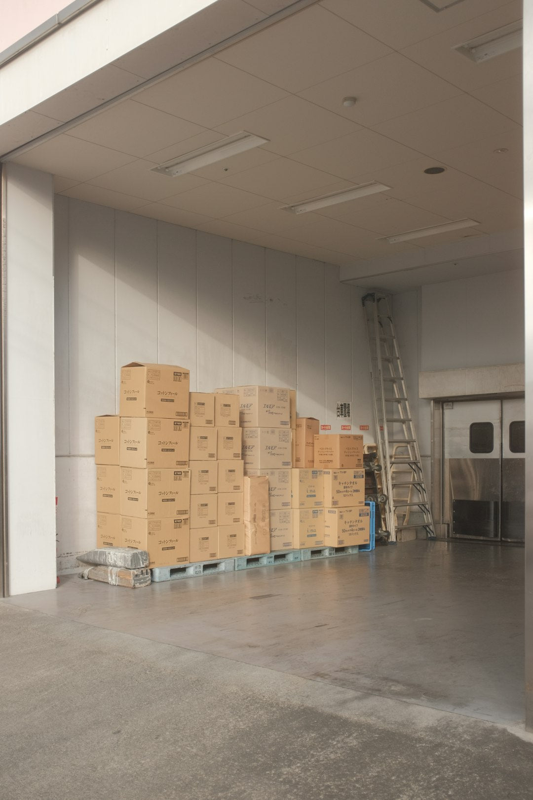 The Common Features of RV Storage Facilities: A Comprehensive Guide - Young Farts RV Parts