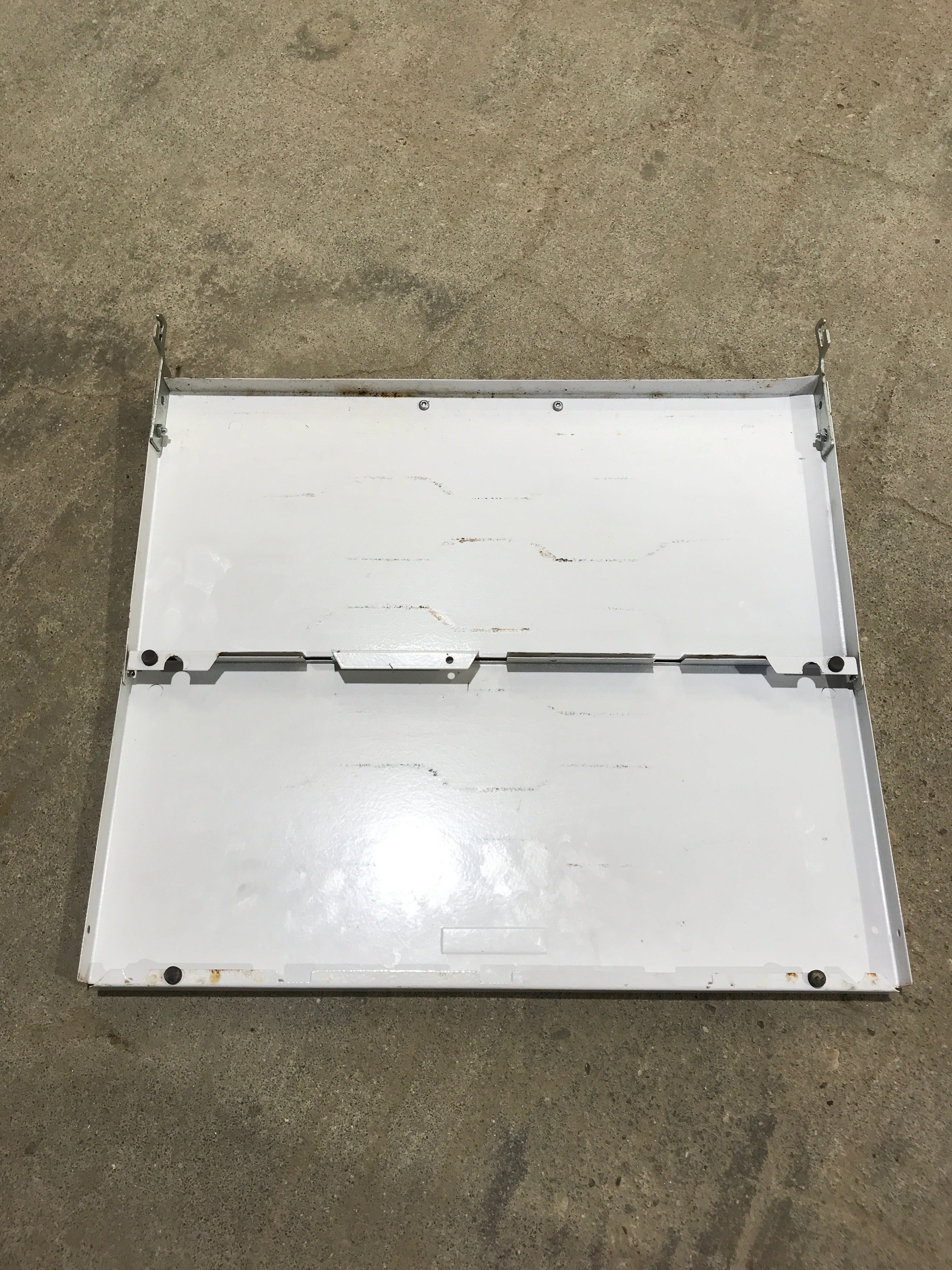 Used MAGIC Chef Bi-Fold Cover CLY1610BDW