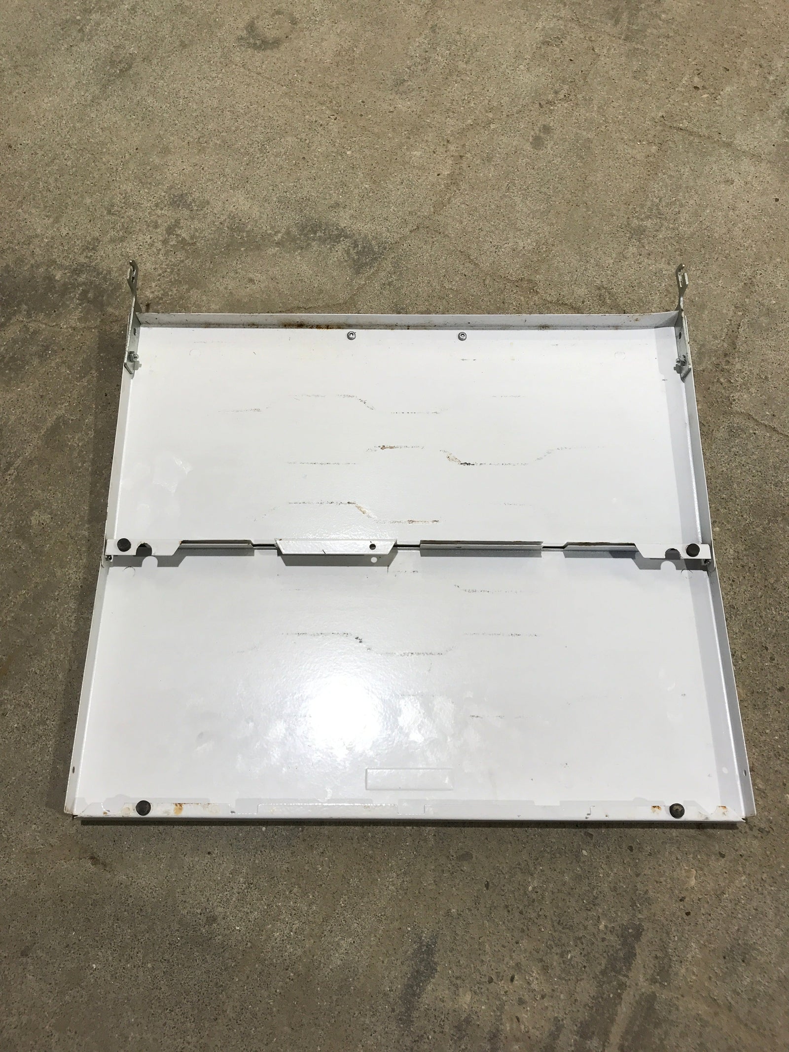 Used MAGIC Chef Bi-Fold Cover CLY1610BDW