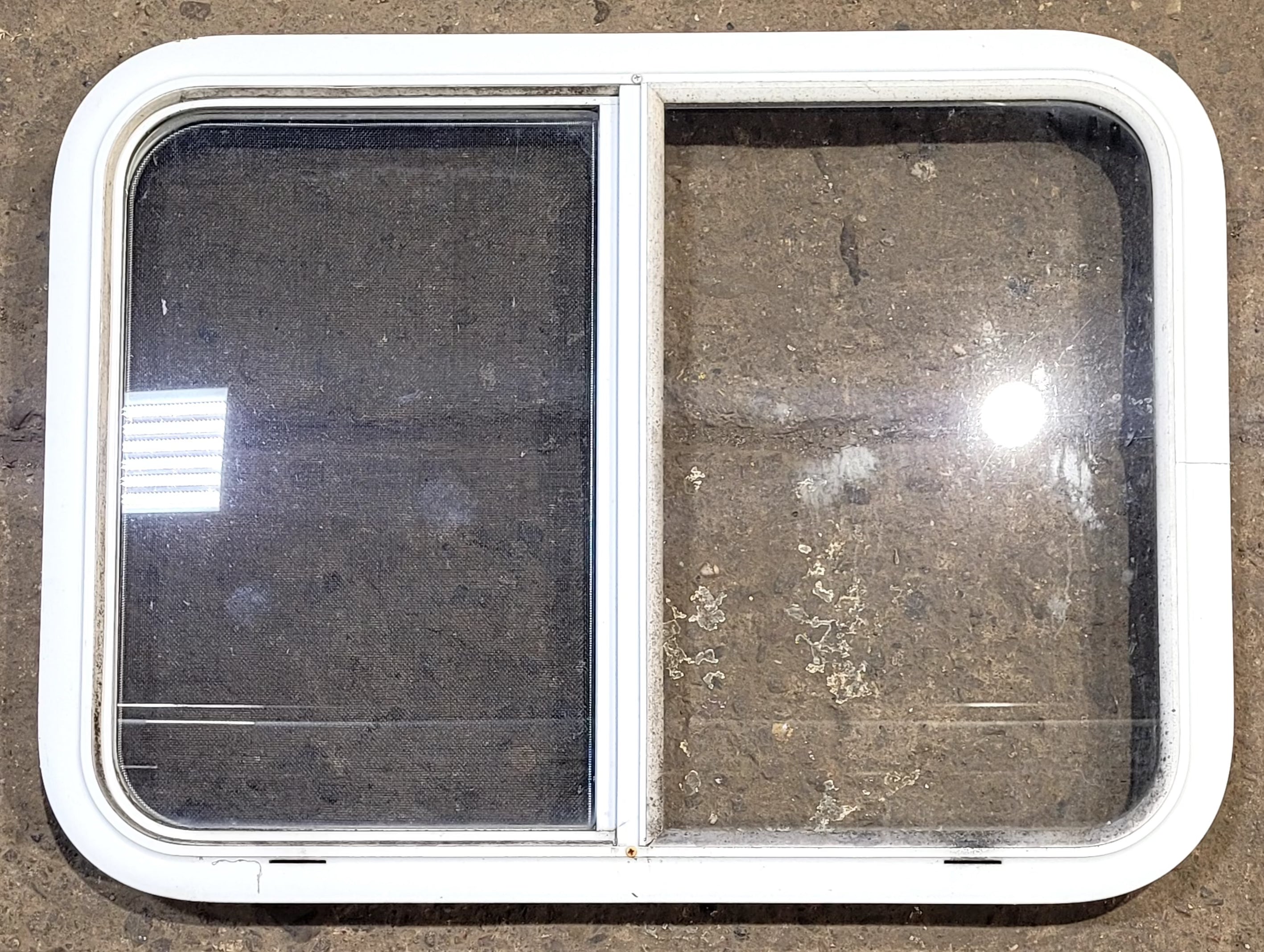 Used White Radius Opening Window : 29 1/2" W x 21 1/2" H x 1 7/8" D