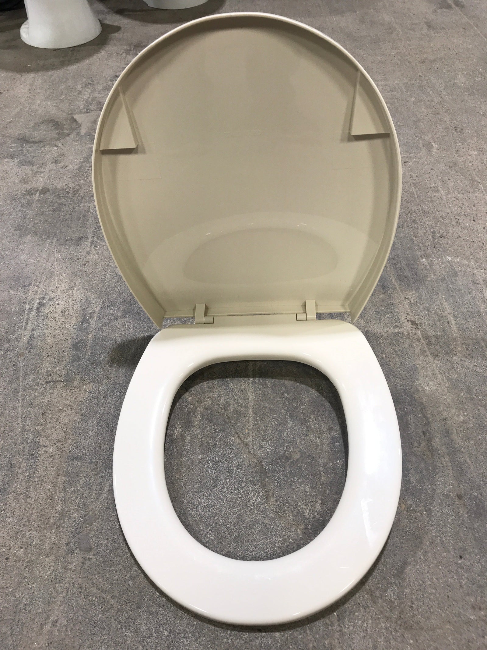 Used Toilet Seat Replacement Thetford 42179