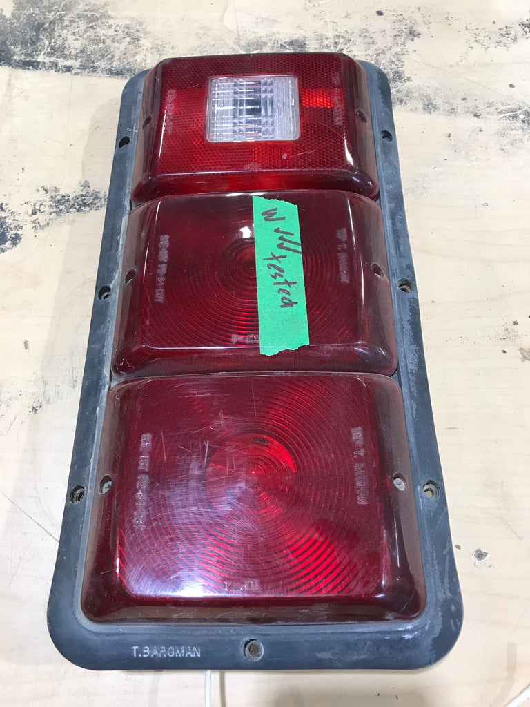 Used RV Tail Light Assembly- Bargman SAE IST P2 84 DOT