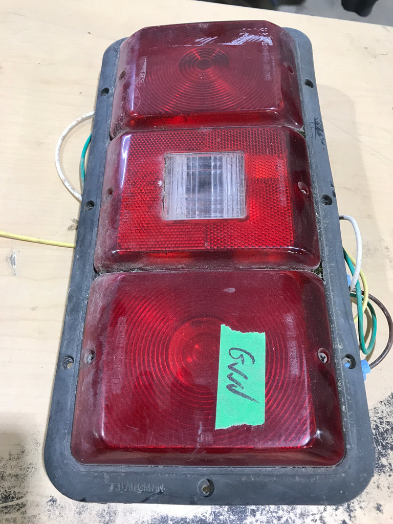 Used RV Tail Light Assembly- Bargman SAE IST P2 84 DOT