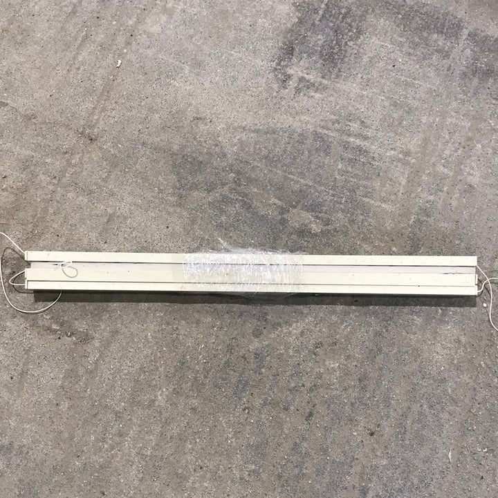 Used IVORY Skylight Blind 21 7/8" W X 23" L