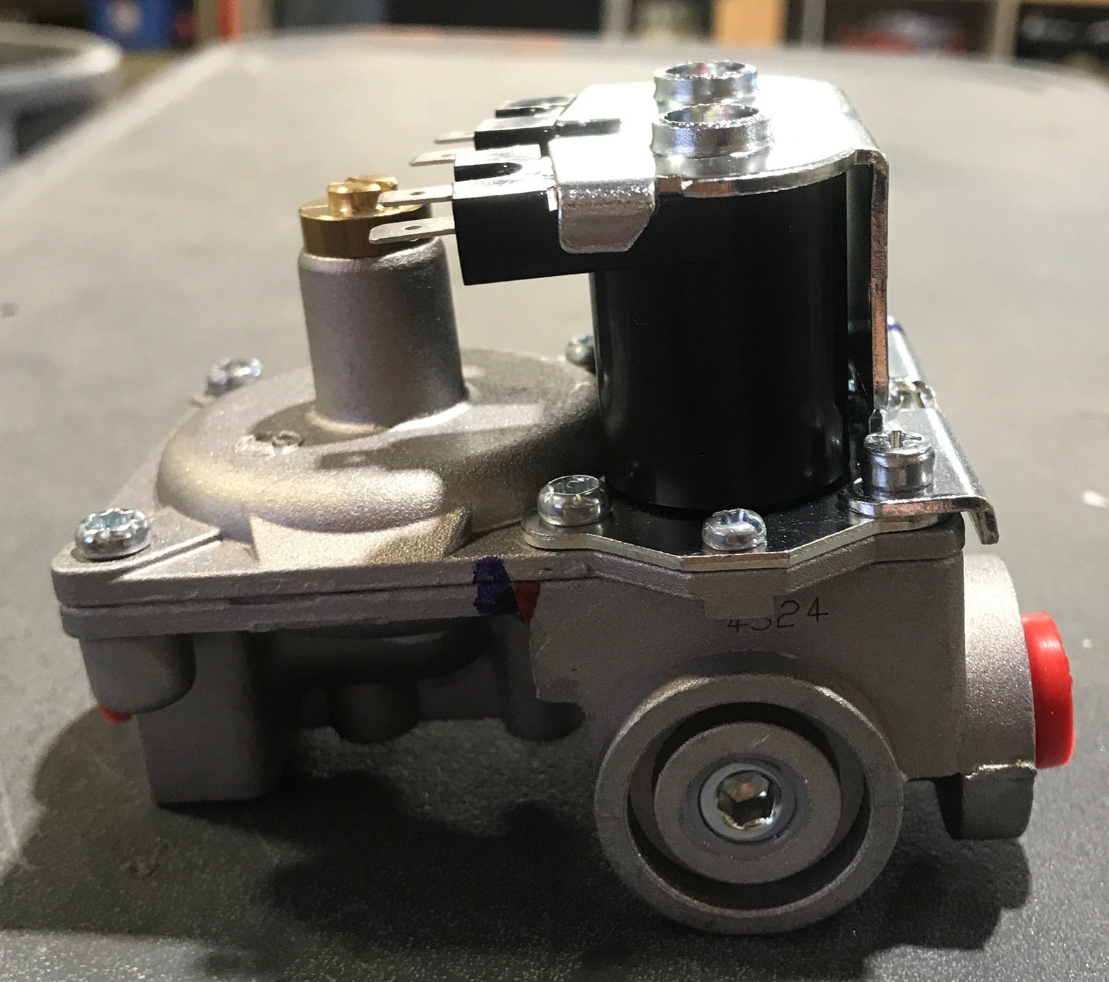 Used Suburban Water Heater DSI Gas Valve - 161109MC , BZA10A