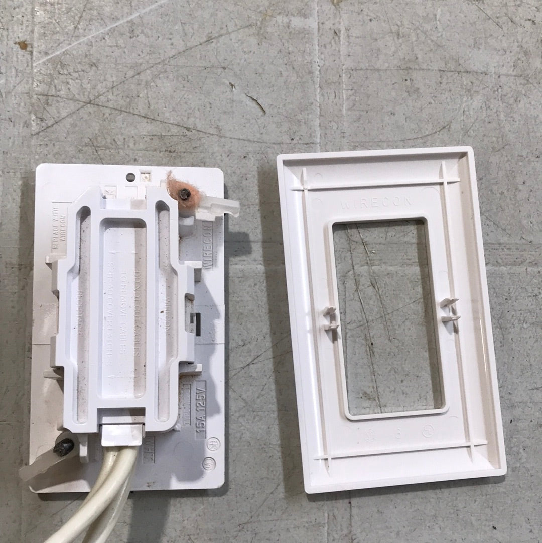 Used RV 15A 125V Wall Receptacle/Outlet (WIRECON)