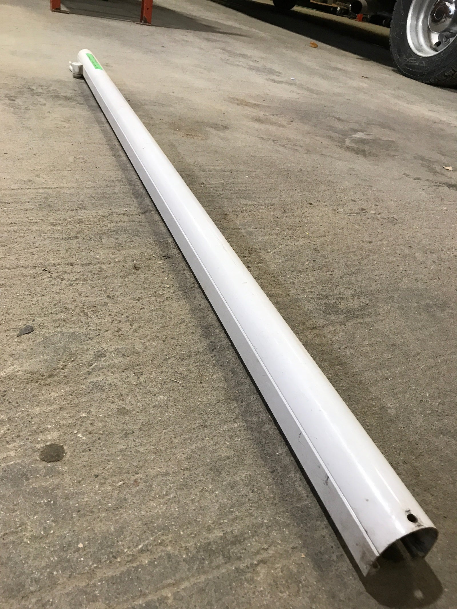 Used Dometic Sunchaser II Tall Main Arm Assembly, Polar White - 3310792043 / 3310792.118B