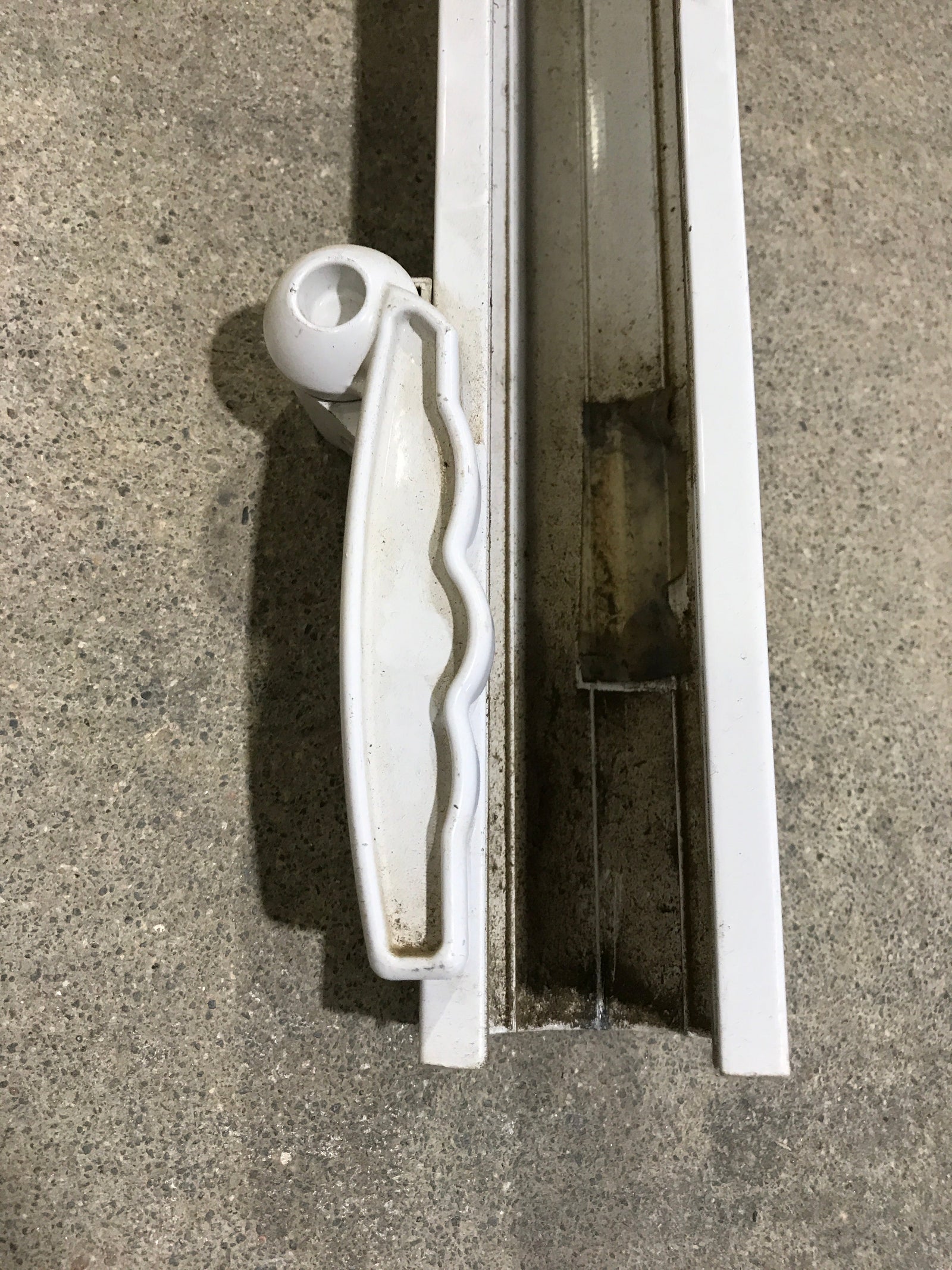 Used Dometic Sunchaser II Tall Main Arm Assembly, Polar White - 3310792043 / 3310792.118B