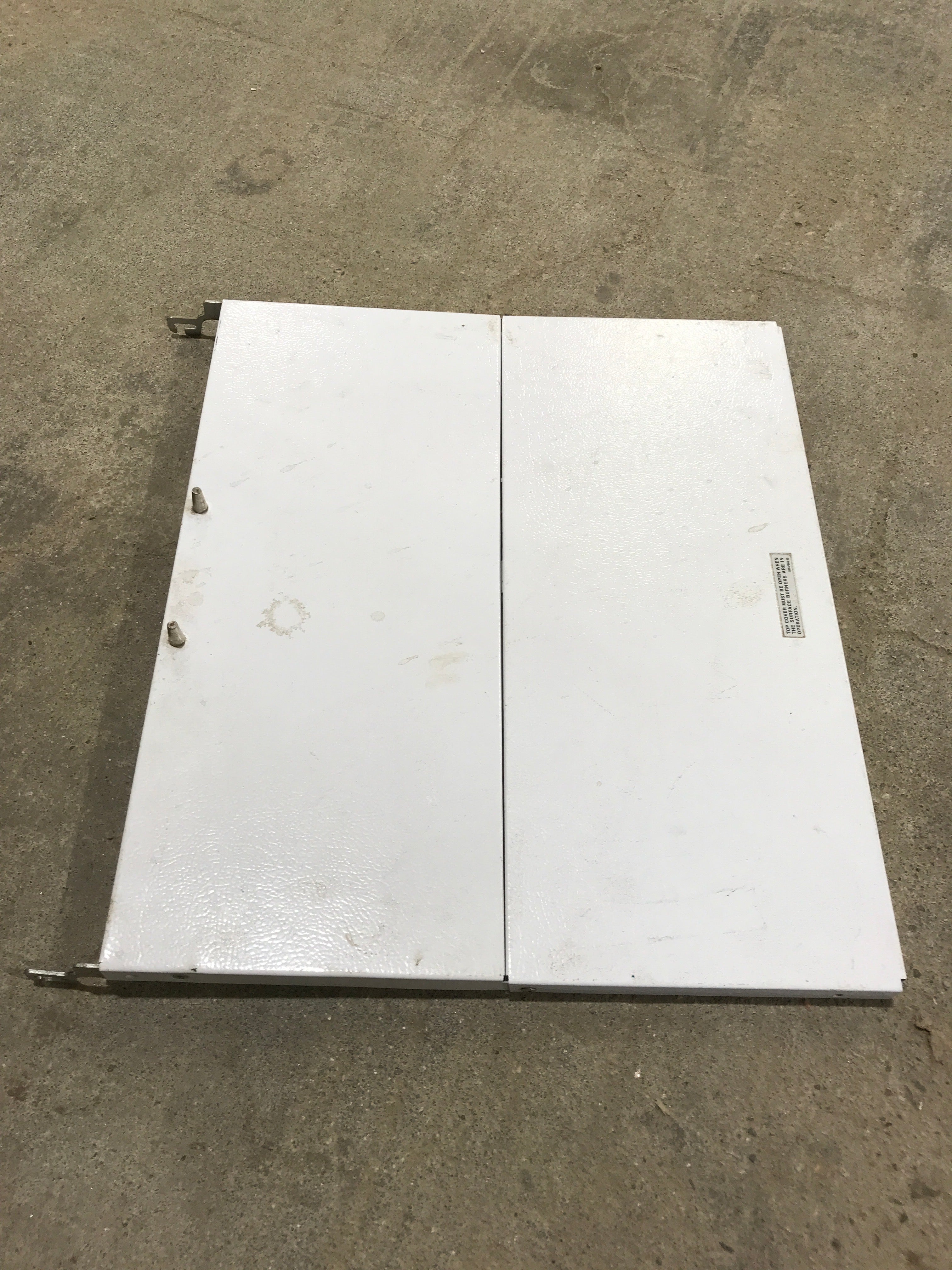 Used MAGIC Chef Bi-Fold Cover CLY1610BDW