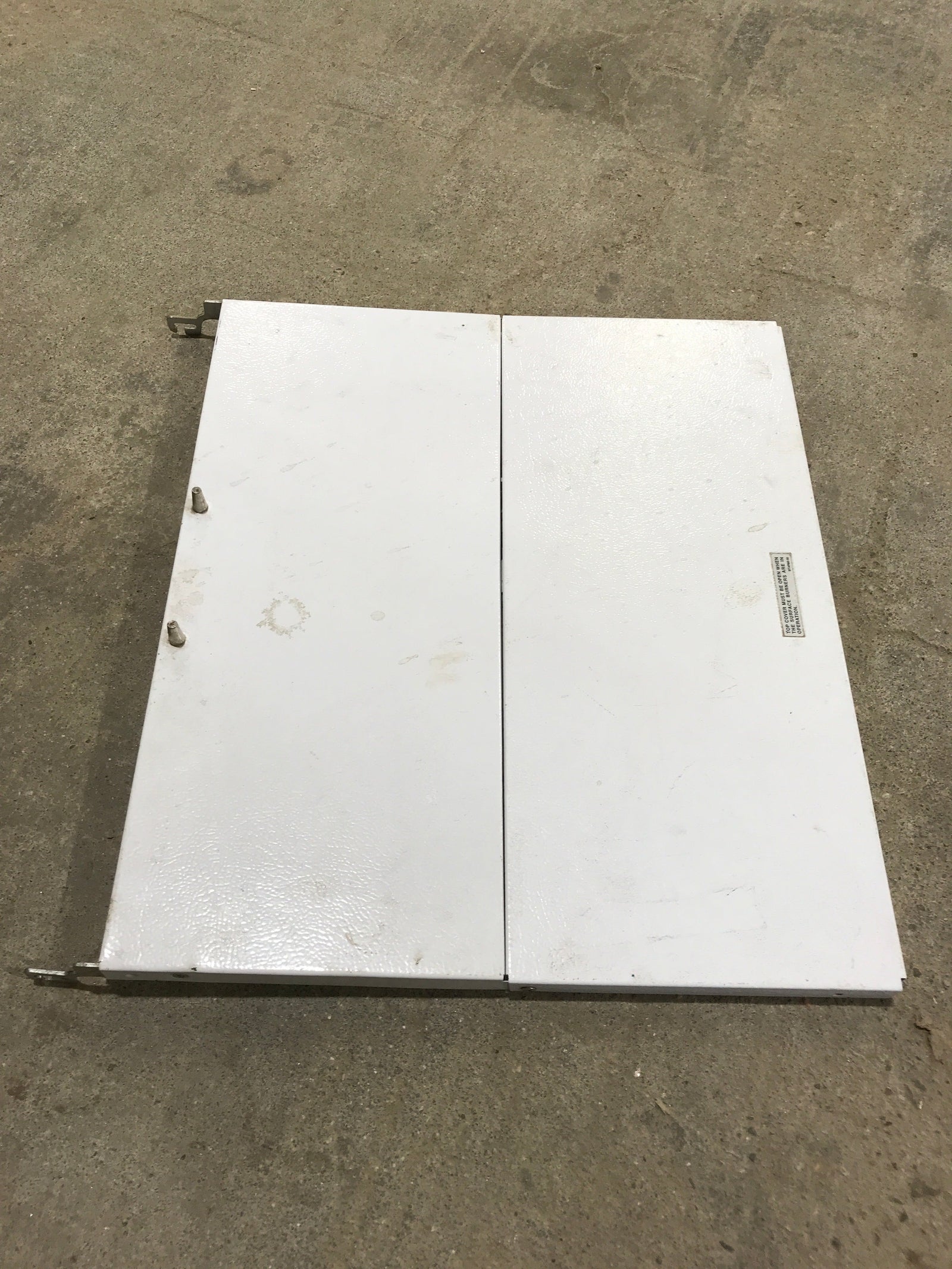 Used MAGIC Chef Bi-Fold Cover CLY1610BDW