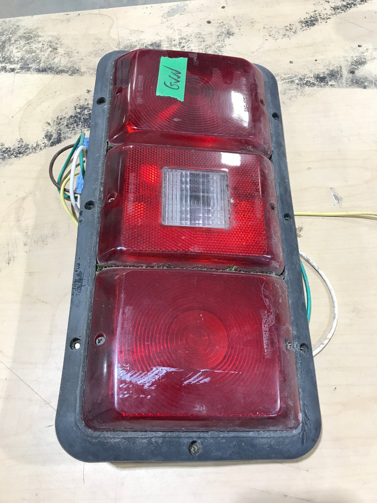 Used RV Tail Light Assembly- Bargman SAE IST P2 84 DOT