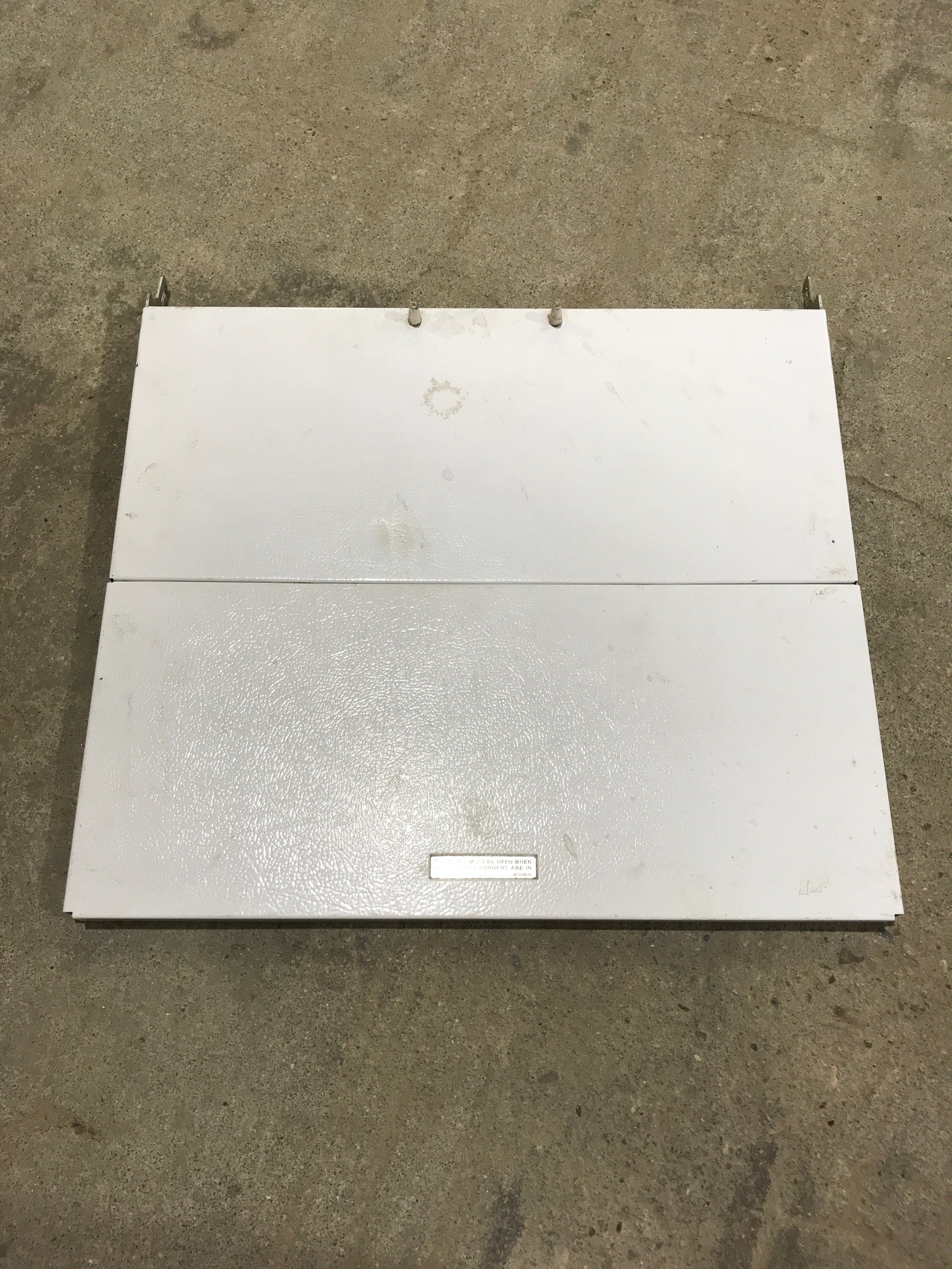 Used MAGIC Chef Bi-Fold Cover CLY1610BDW