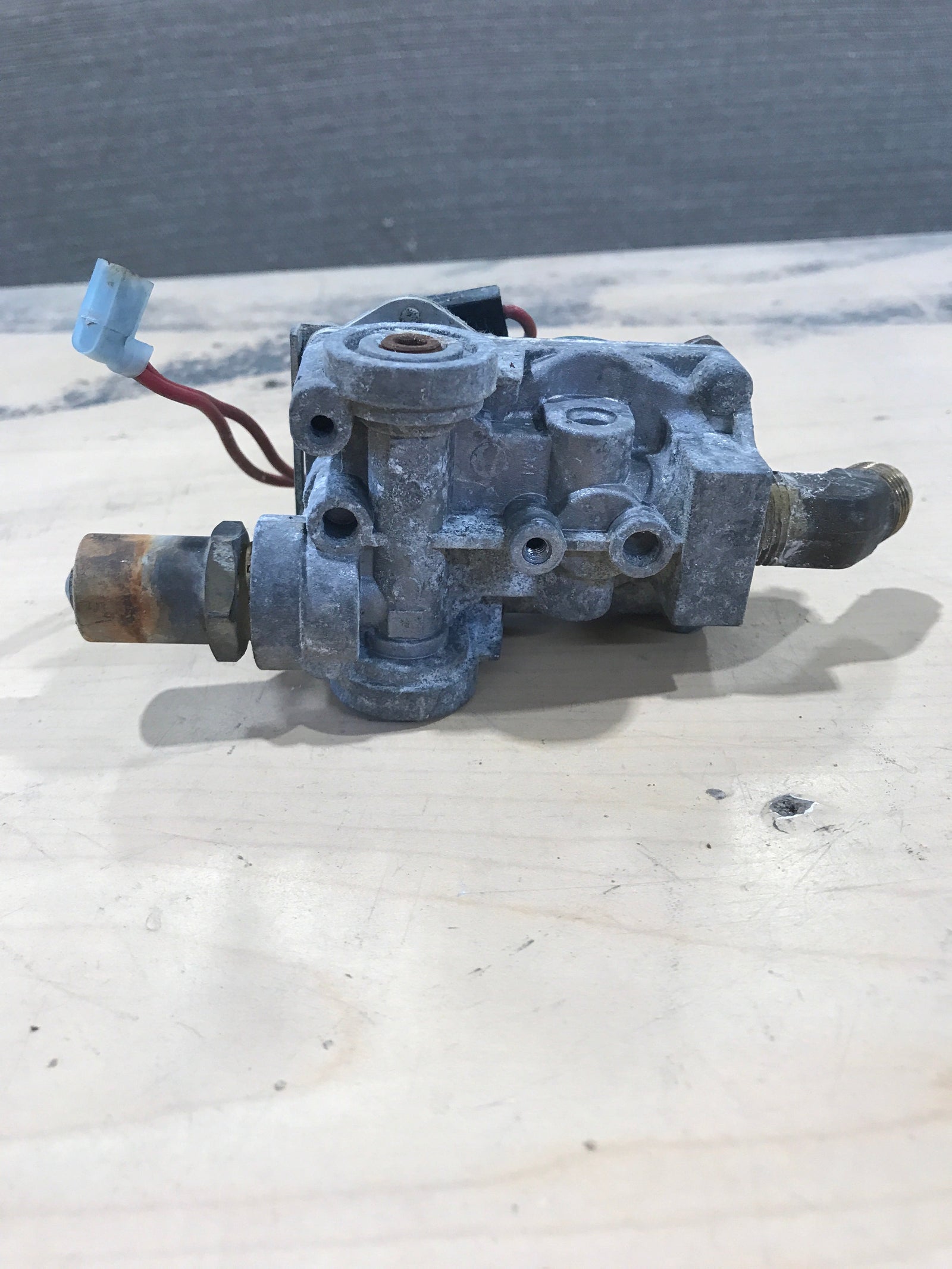 Used Atwood/ Dometic DSI Gas Valve - 92078