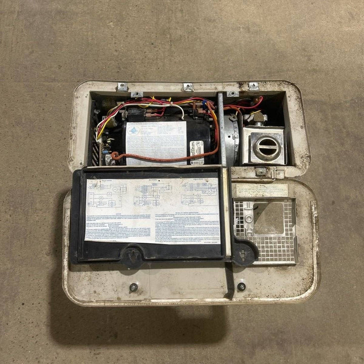 25000 BTU USED 8525 II HYDROFLAME RV Propane Furnace - Photo 2