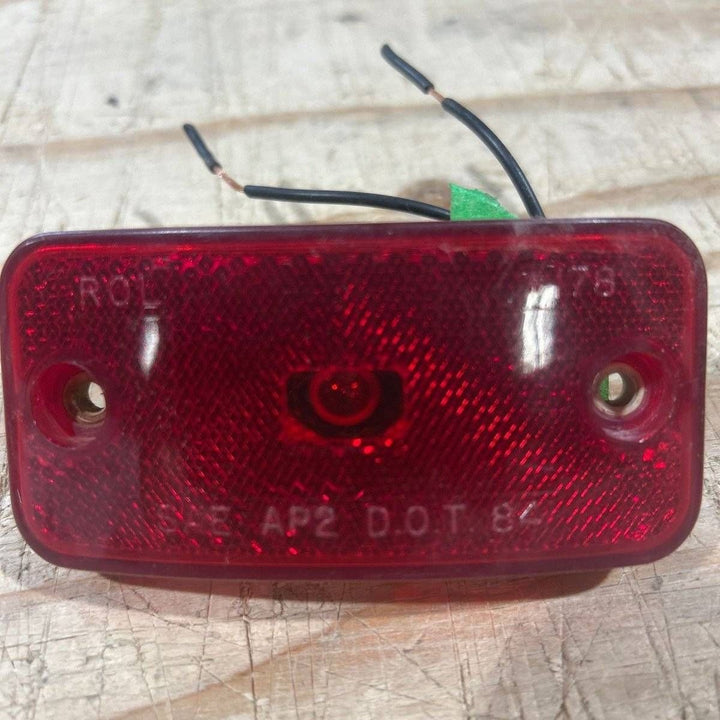 Used SAE-AP2 DOT 84 Replacement Assembly for Marker Light - Red - Photo 2