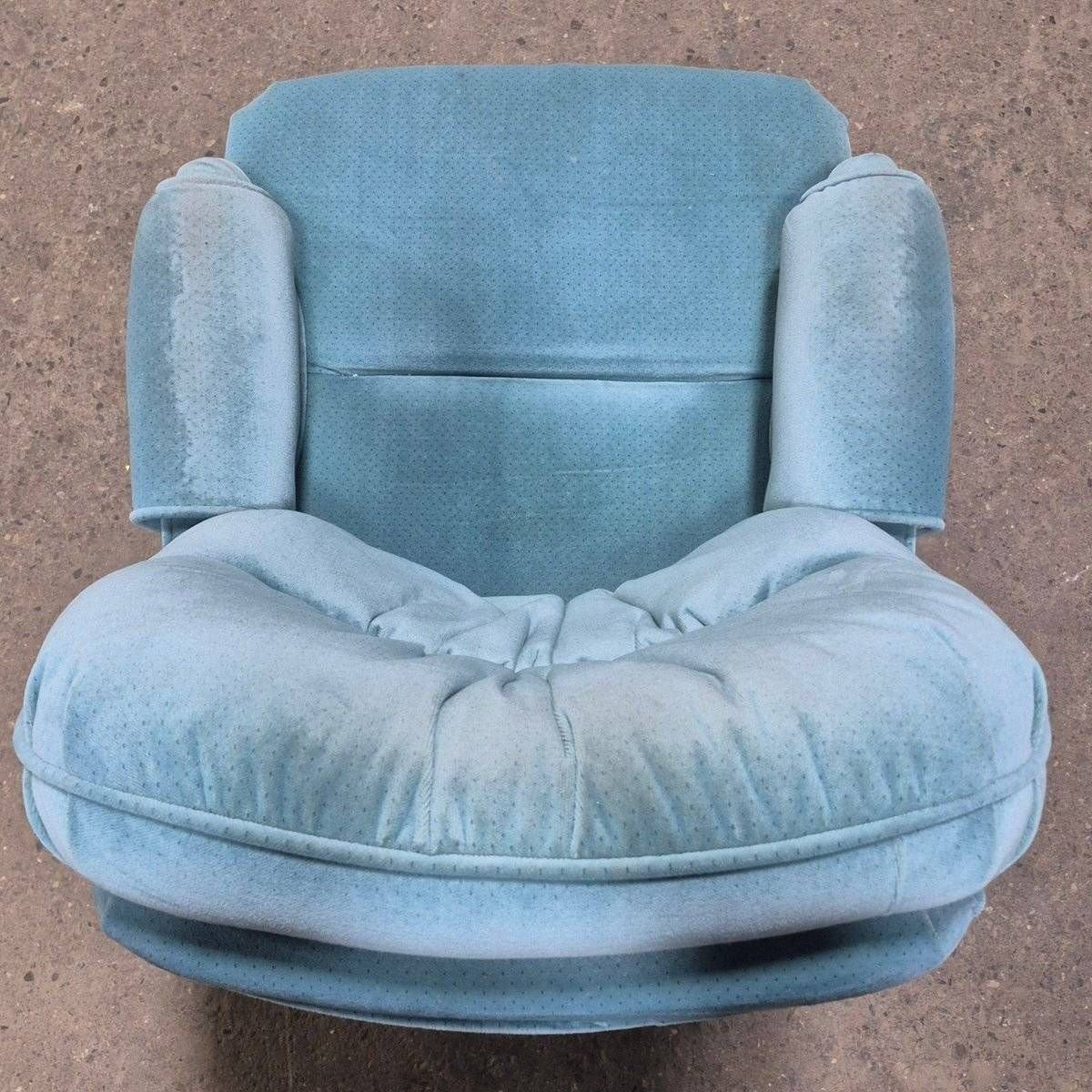 Used RV Chair - 38 1/4" H x 25" W x 28" D - Photo 2