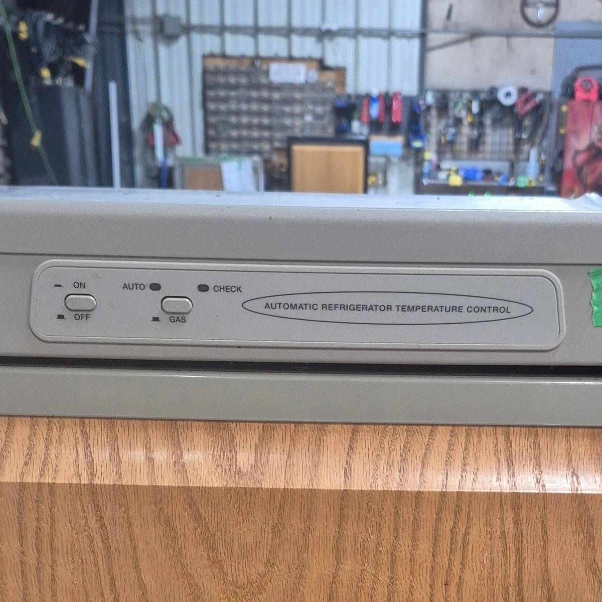 Used Complete Dometic Fridge, 2-Way - RM2852 - Photo 2