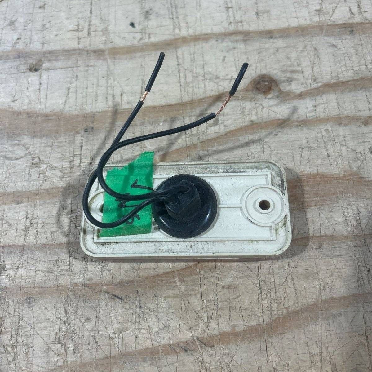 Used SAE-AP2 DOT 84 Replacement Assembly for Marker Light - Red - Photo 3