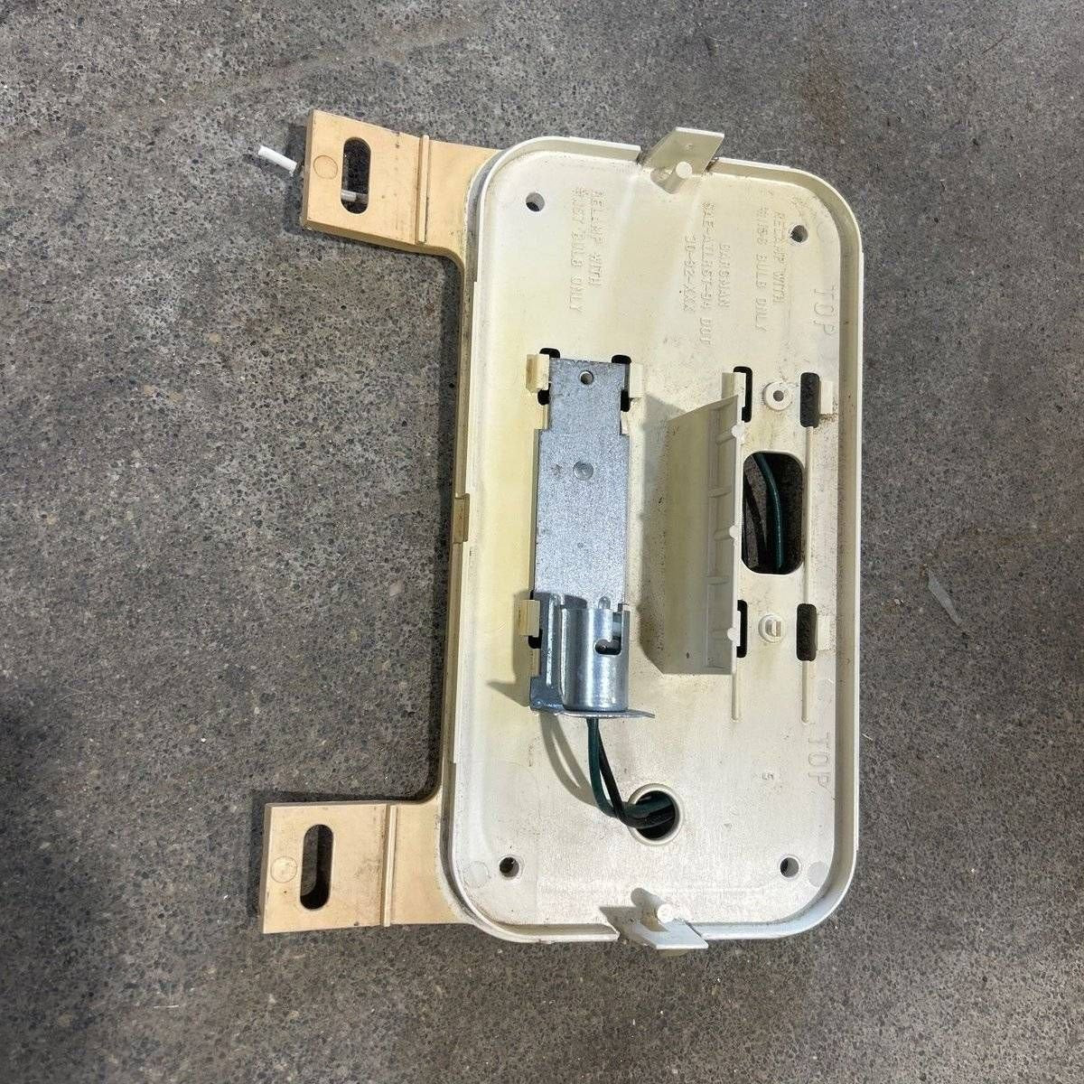 Used RV Tail Light Base 30-92-XXX - Photo 3