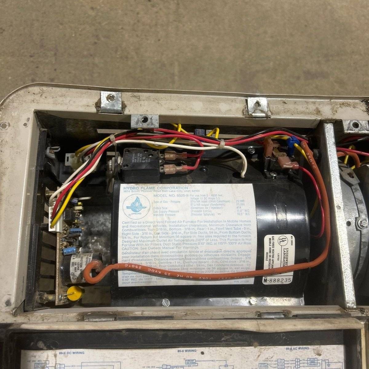 25000 BTU USED 8525 II HYDROFLAME RV Propane Furnace - Photo 3