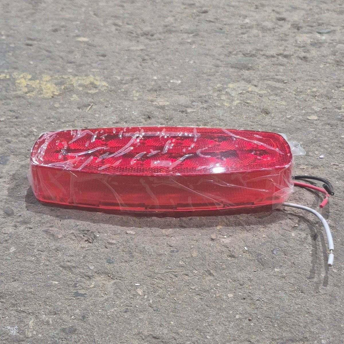 Used RV Tail Light Assembly, With License Plate Bracket, 8.625" x 4.125" x 1.25"- DOT SAE A2I6S2T2L 18 - Photo 4