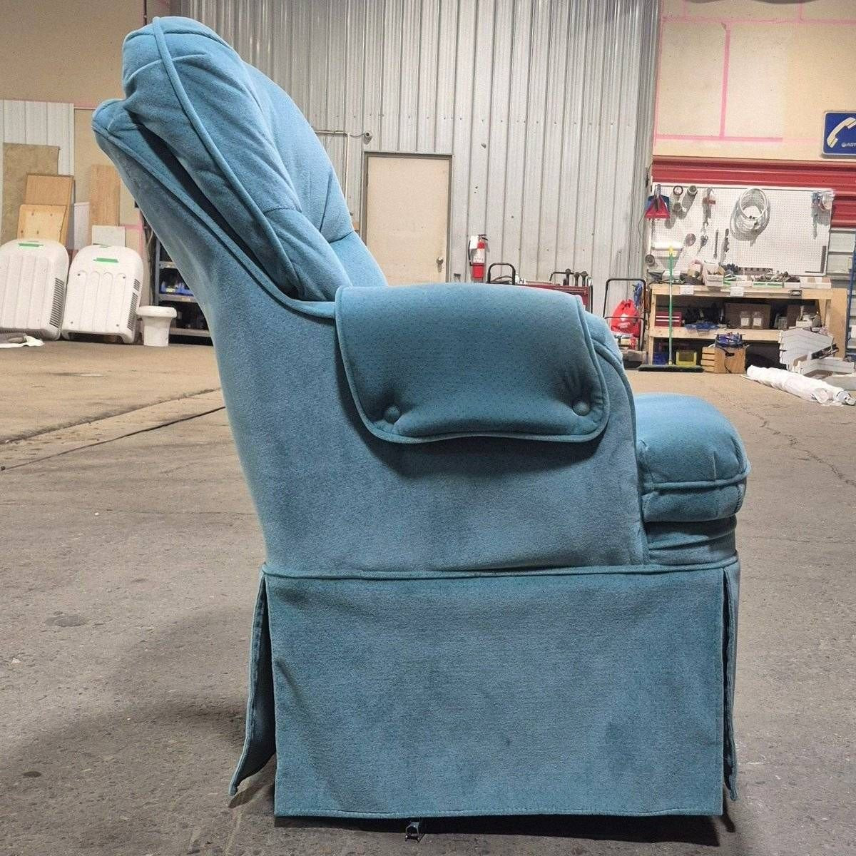 Used RV Chair - 38 1/4" H x 25" W x 28" D - Photo 4