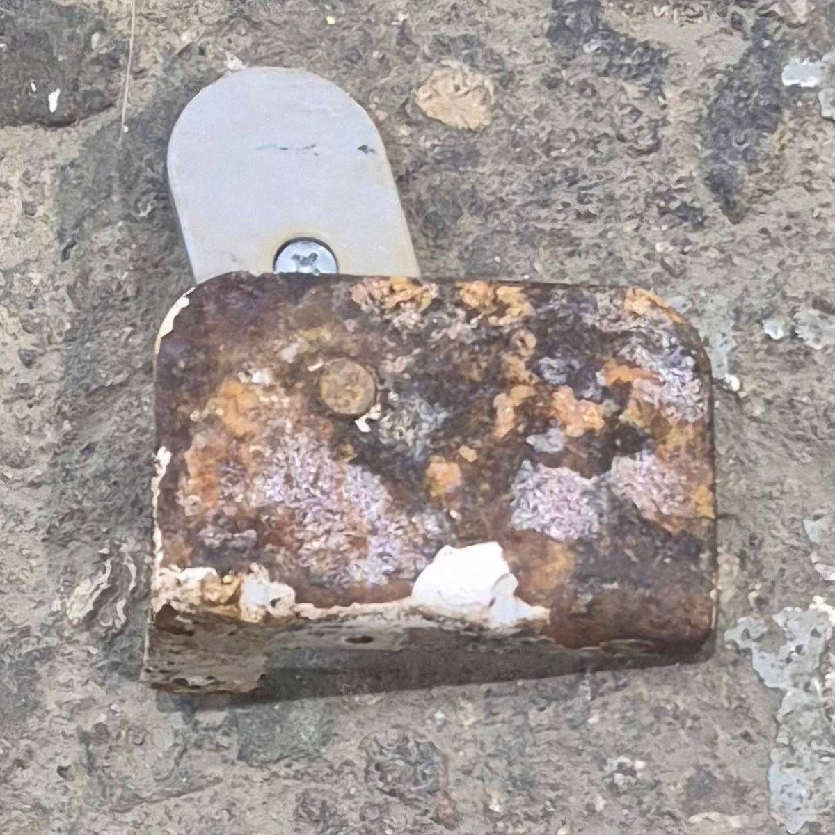 Used Norcold Fridge Door Hinge, Top Left, Bottom Right, Beige - 620188 - Photo 4