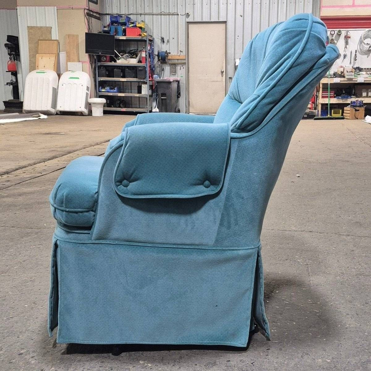 Used RV Chair - 38 1/4" H x 25" W x 28" D - Photo 5