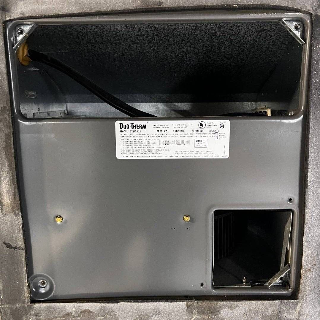 Used Complete Duo-Therm Air Conditioner 57915.621 - 13500  BTU - Photo 8