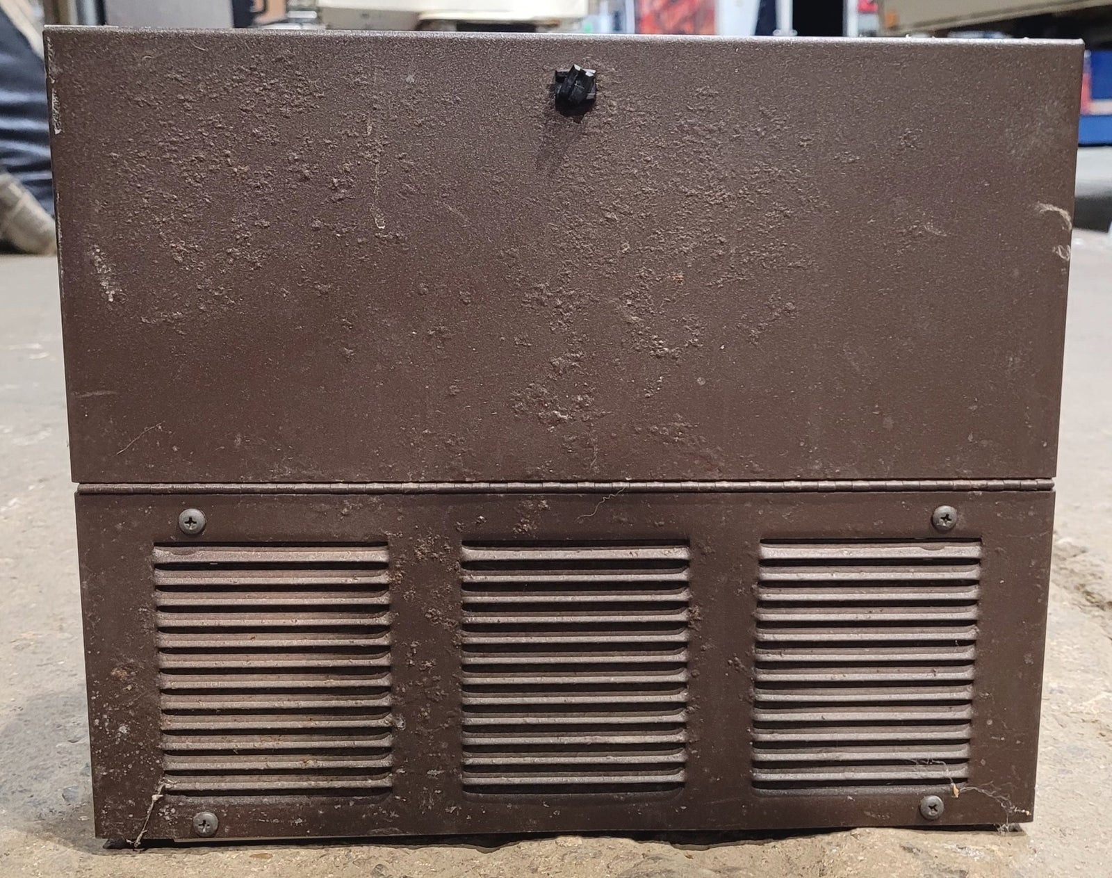 Used 32 AMP Converter 6300 A Model 6332 - Young Farts RV Parts