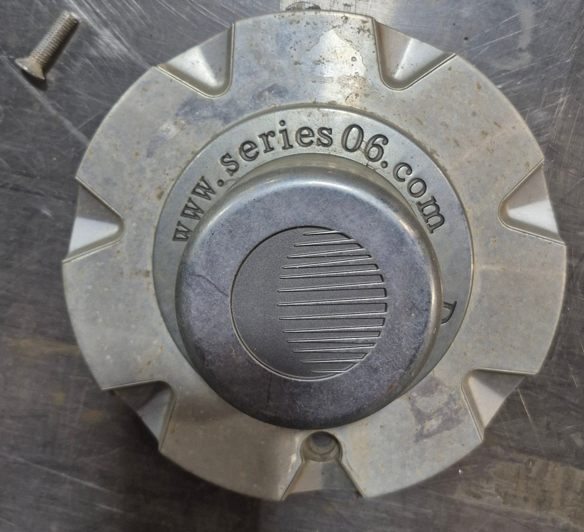 Used Americana 90092 Center Cap For 16″ Hi - Spec Series 06 Silver Aluminum Wheels - Young Farts RV Parts