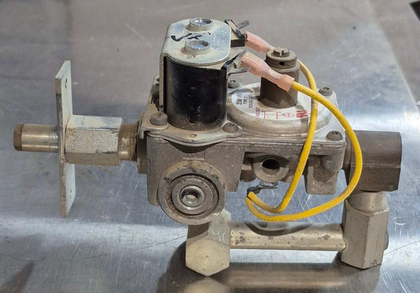 Used Atwood / HydroFlame Furnace Gas Valve - 31155 (Straight Valve) - Young Farts RV Parts