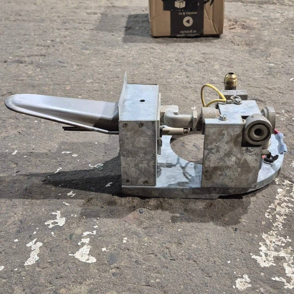 Used Atwood Hydroflame Furnace Gas Valve/ Burner Assembly - 25M16V - Young Farts RV Parts