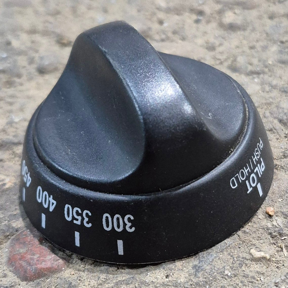 Used Atwood Oven Knob, Black - 57258 - Young Farts RV Parts