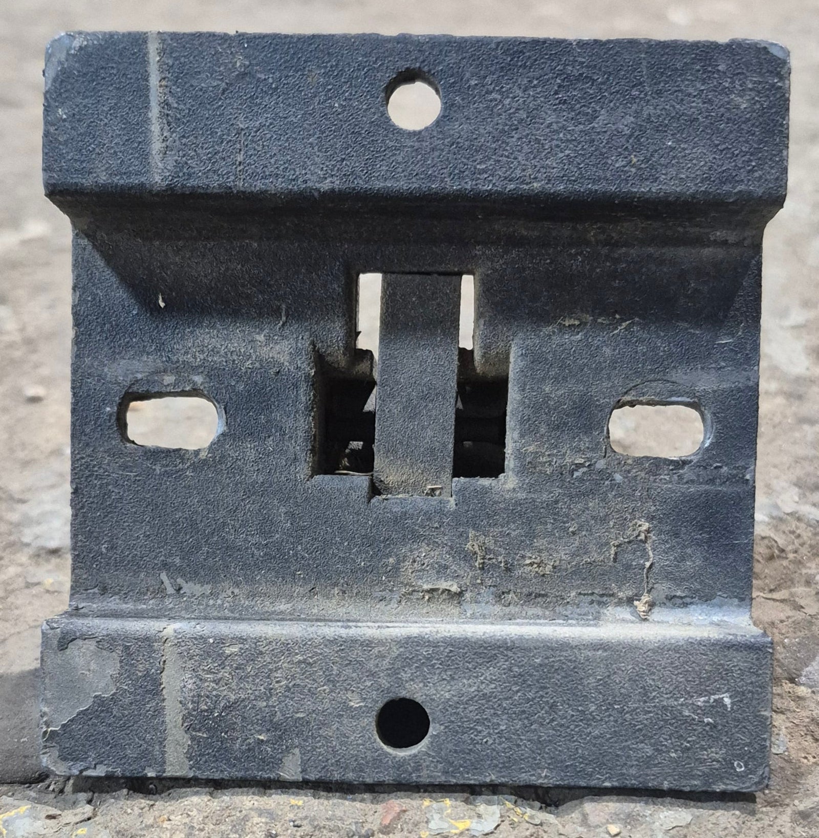 Used Carefree Bottom Bracket 901019 - Young Farts RV Parts