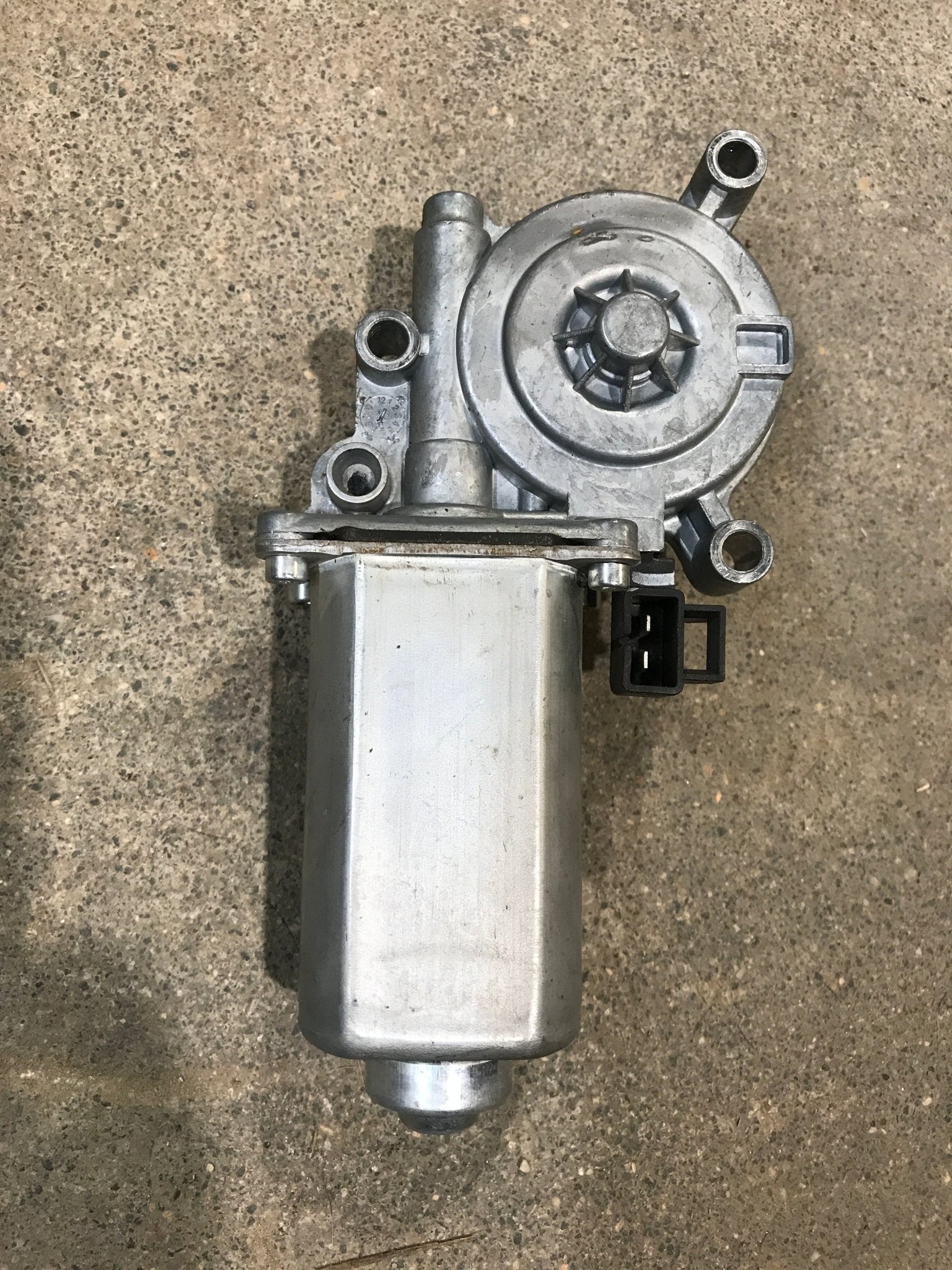 Used CAREFREE Replacement Motor - Young Farts RV Parts