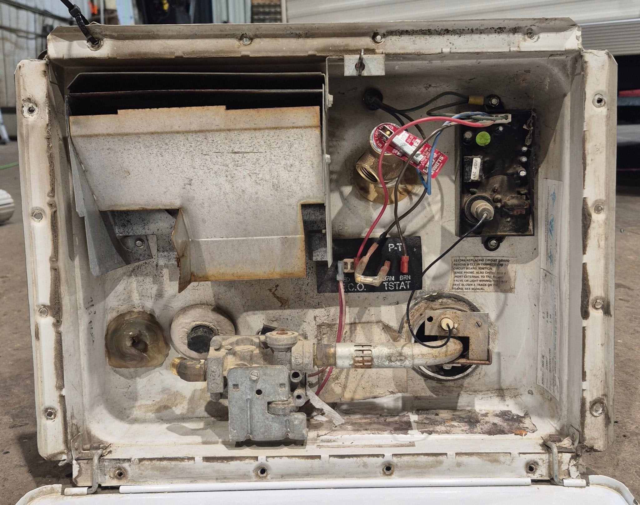 Used Complete Atwood Hot Water Heater, 6 Gal. - G6A - 8E - Young Farts RV Parts