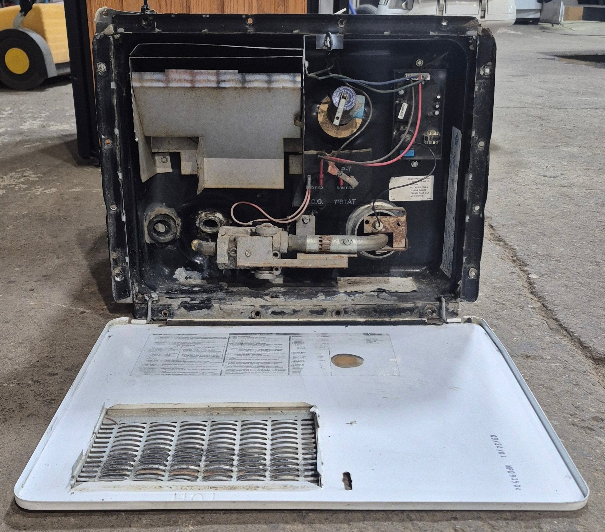 Used Complete Atwood Hot Water Heater, 6 Gal. - G6A - 8E - Young Farts RV Parts