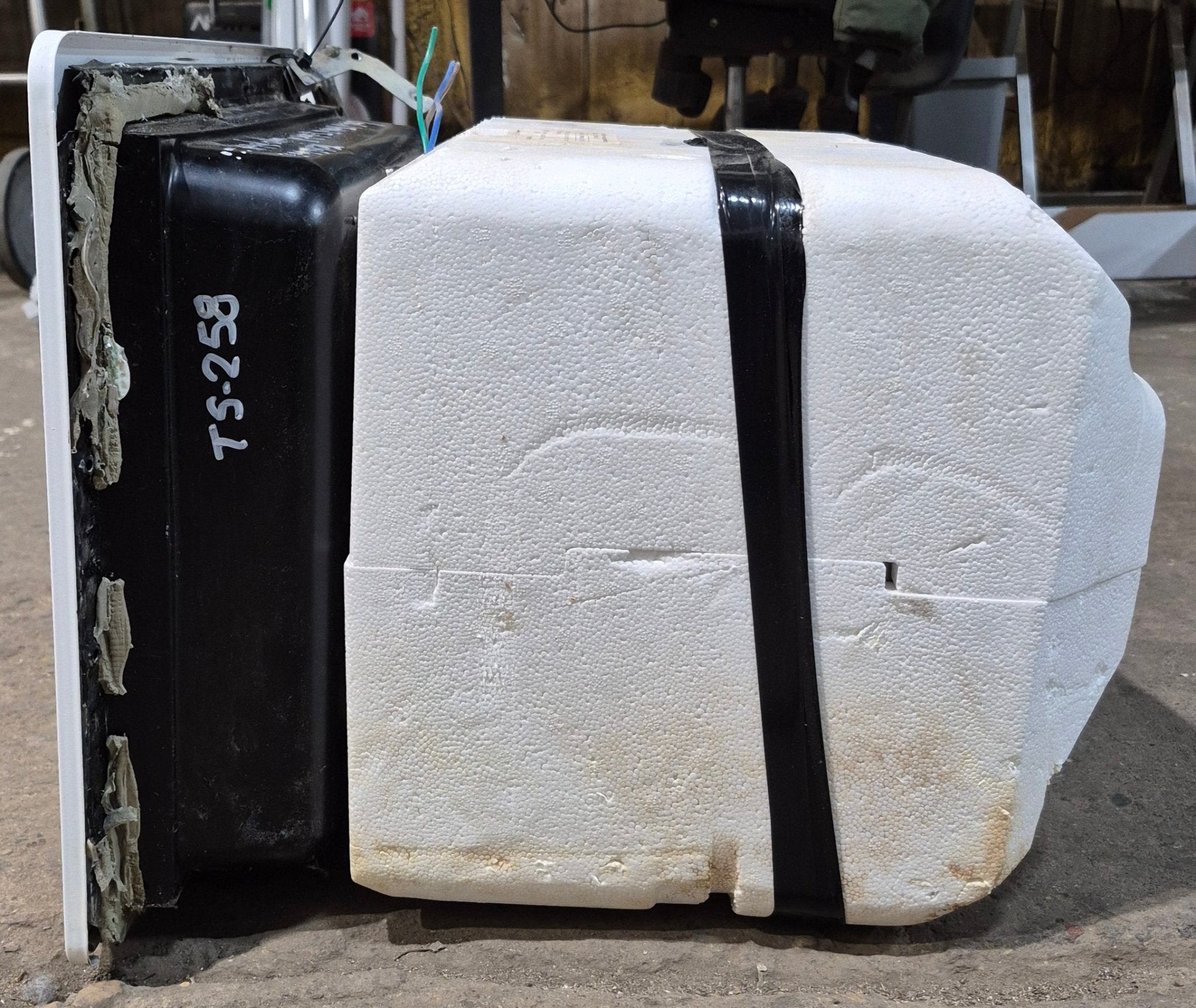 Used Complete Atwood Hot Water Heater, 6 Gal. - G6A - 8E - Young Farts RV Parts