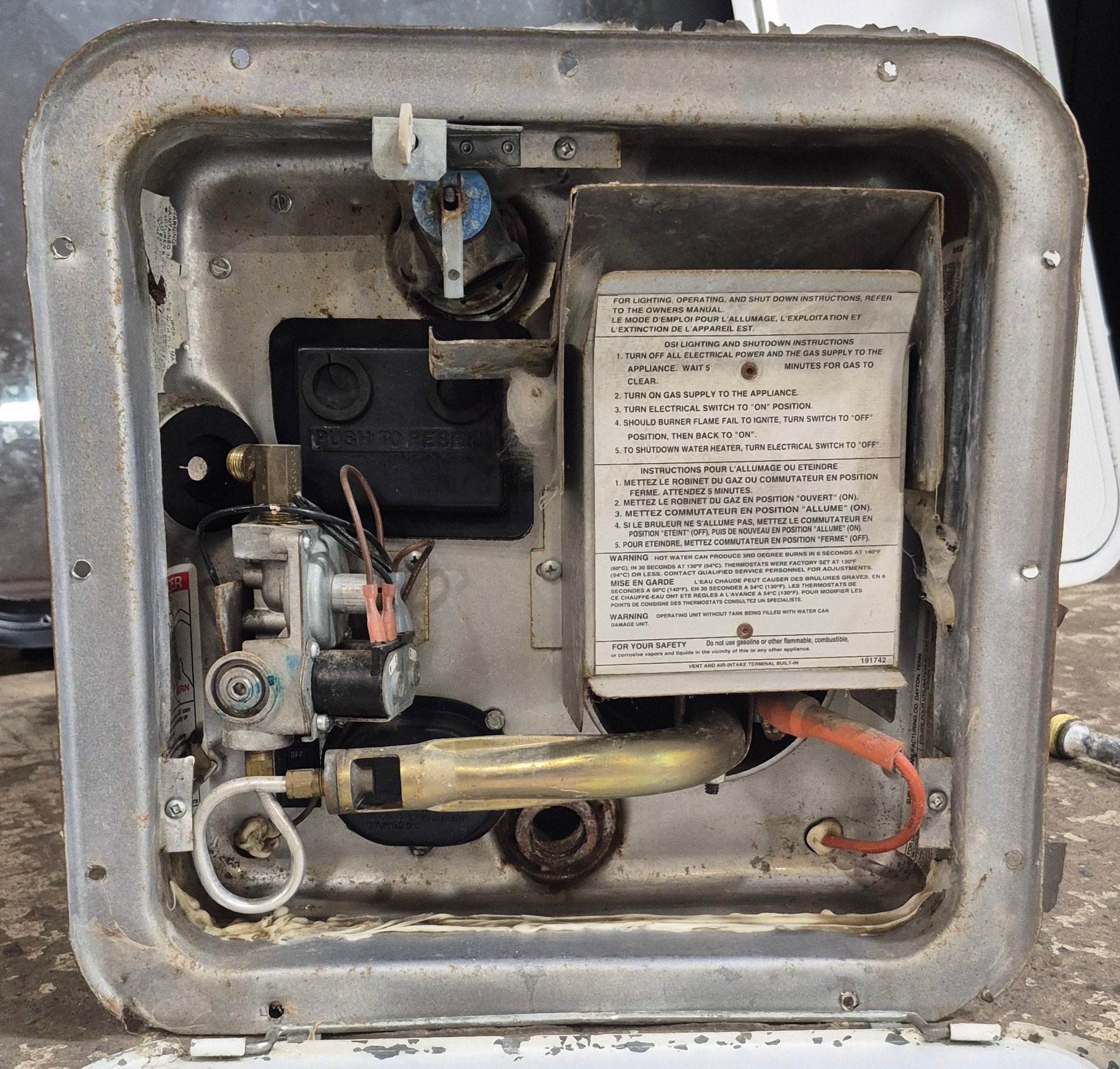 Used Complete Suburban Hot Water Heater, 6 Gal. - SW6DE - Young Farts RV Parts