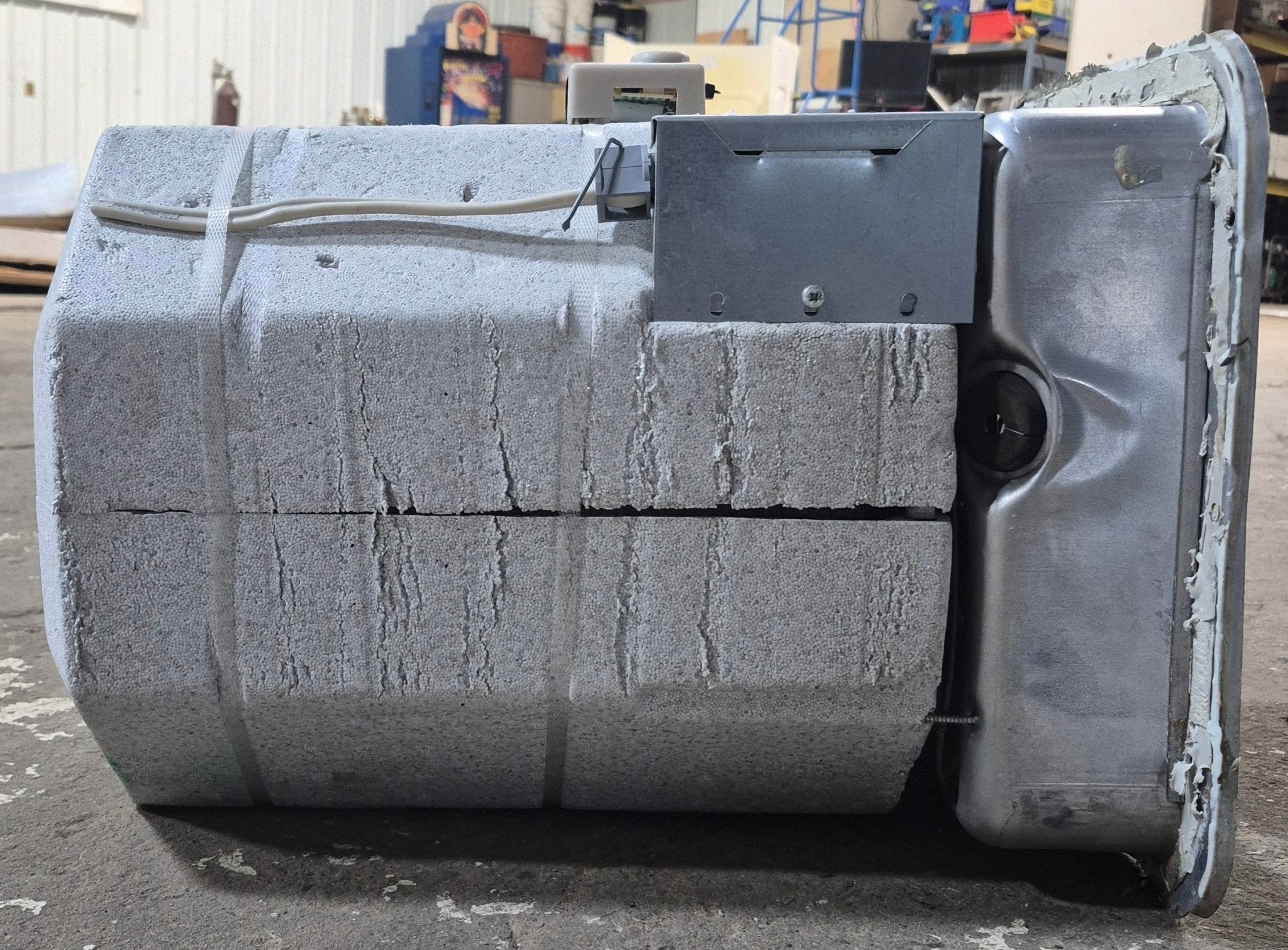 Used Complete Suburban Hot Water Heater, 6 Gal. - SW6DE - Young Farts RV Parts