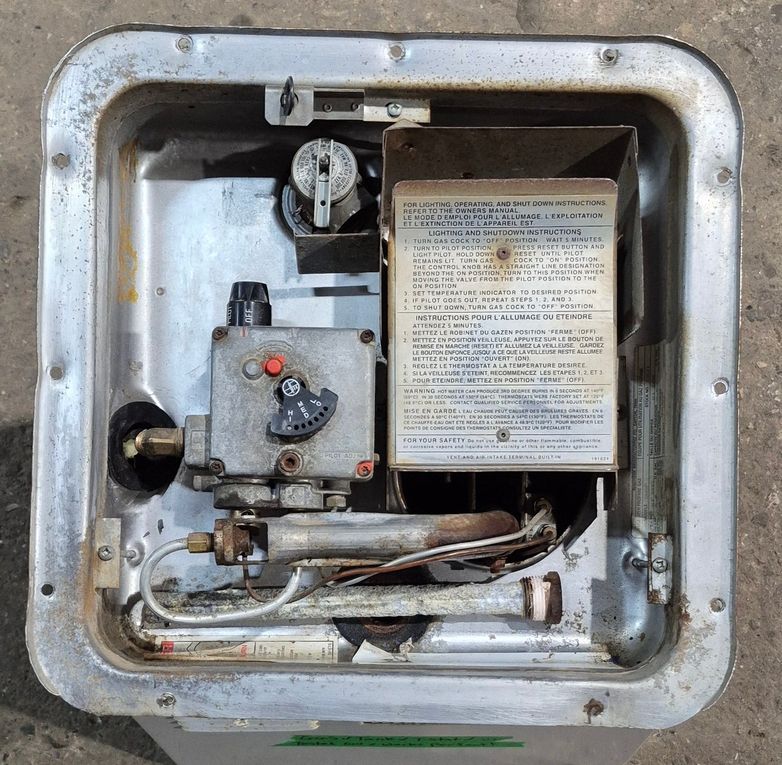 Used Complete Suburban Hot Water Heater, 6 Gal. - SW6P - Young Farts RV Parts