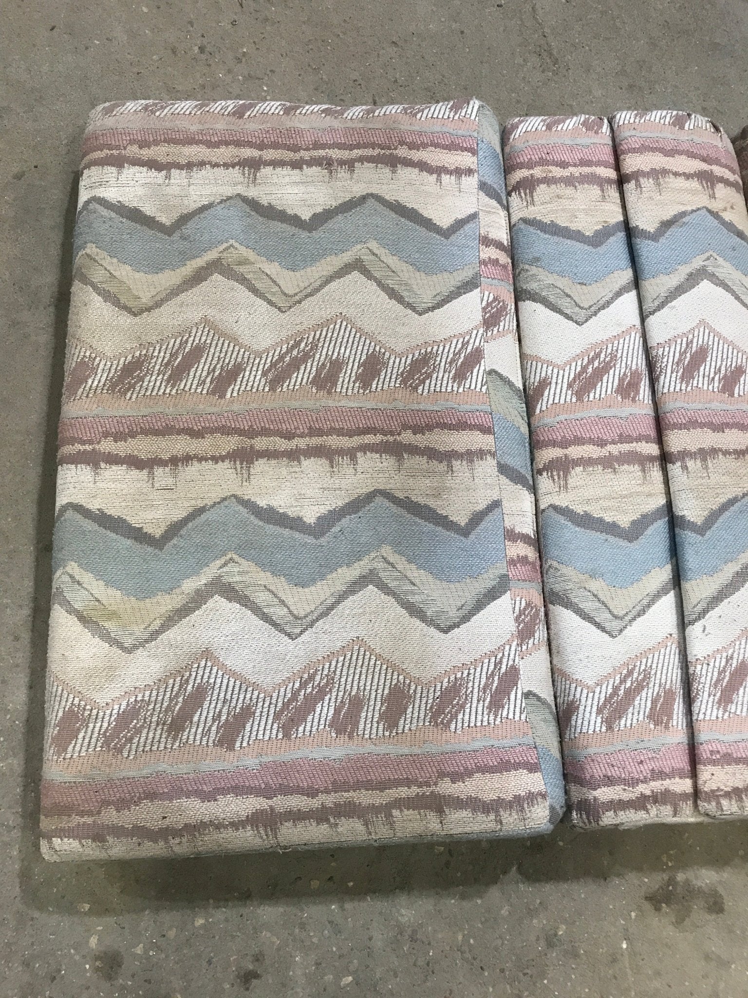 Used Dinette Cushion Set - 4 piece: 2 @ 38