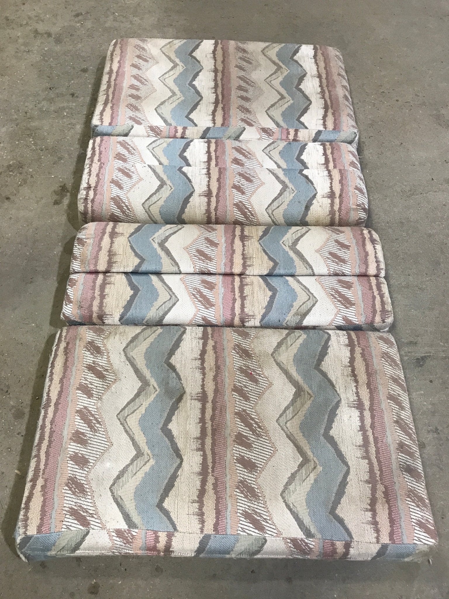 Used Dinette Cushion Set - 4 piece: 2 @ 38