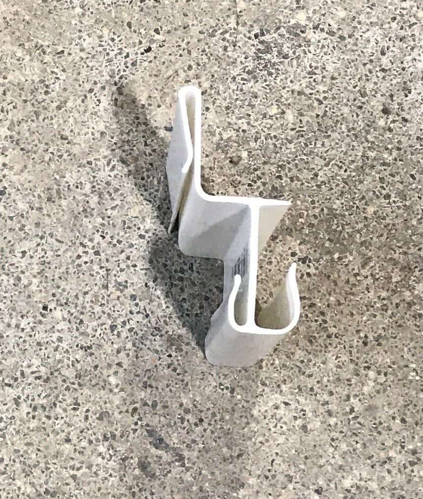 Used Dometic 2932456029 Thermistor Bracket - Young Farts RV Parts