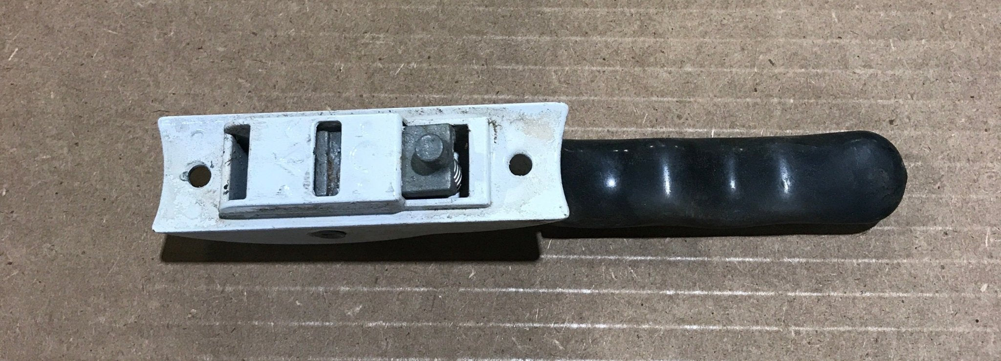 Used Dometic 3314069.000B Lift Handle - Young Farts RV Parts