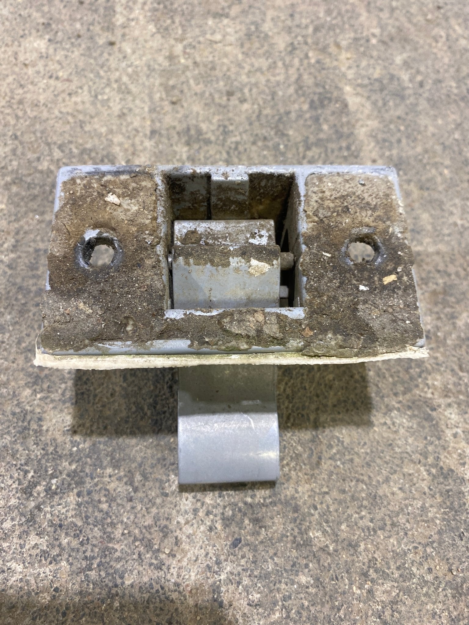 Used Dometic 8500 Awning Bottom Mounting Bracket - Young Farts RV Parts